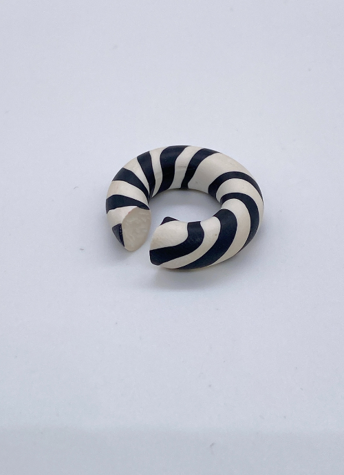 earcuff blanco y negro