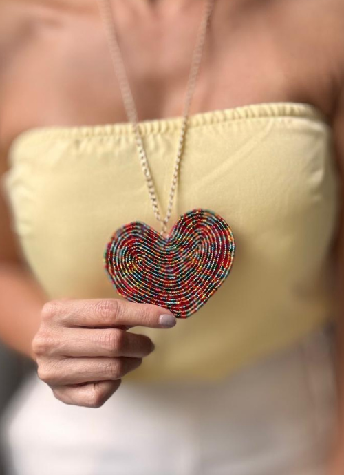 Collar medallón salpicón.