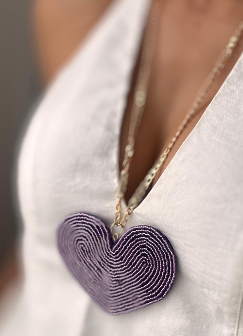 Collar lila medallón.