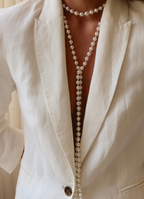 Collar corbata perlas.