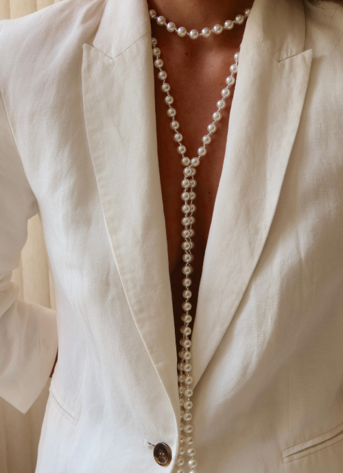 Collar corbata perlas.
