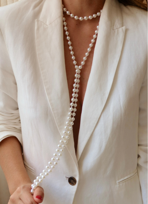 Collar corbata perlas.