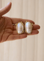 Arete Madre perla.