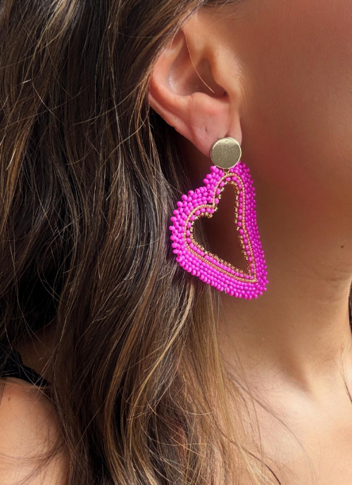Arete cora fucsia.