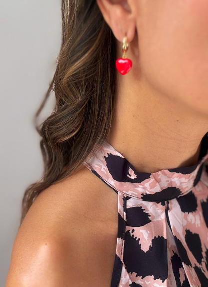 Blusa halter animal print + mini hoops.