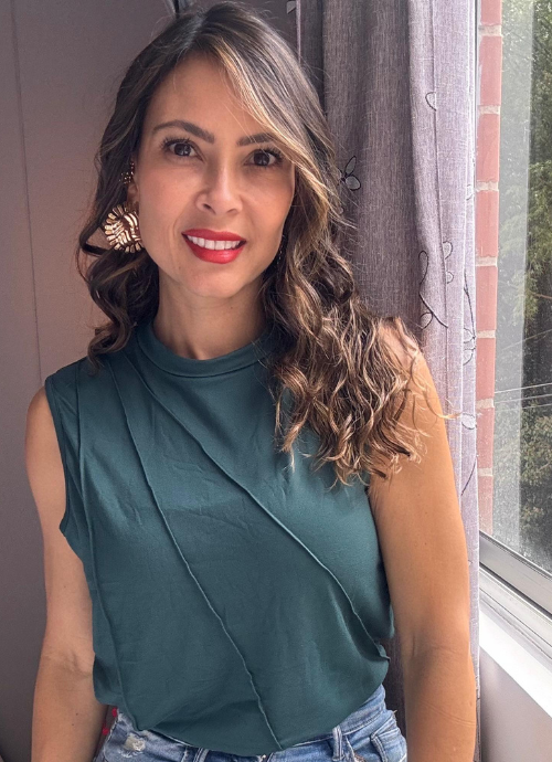 Camiseta verde + topo sol.